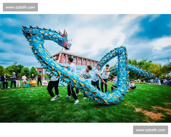 激情奋楫竞风流 龙舟赛场激战正酣团队协作彰显力量