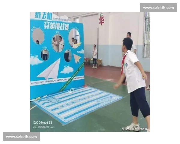 全国纸飞机大赛：挑战极限飞行，创造速度与技巧的奇迹